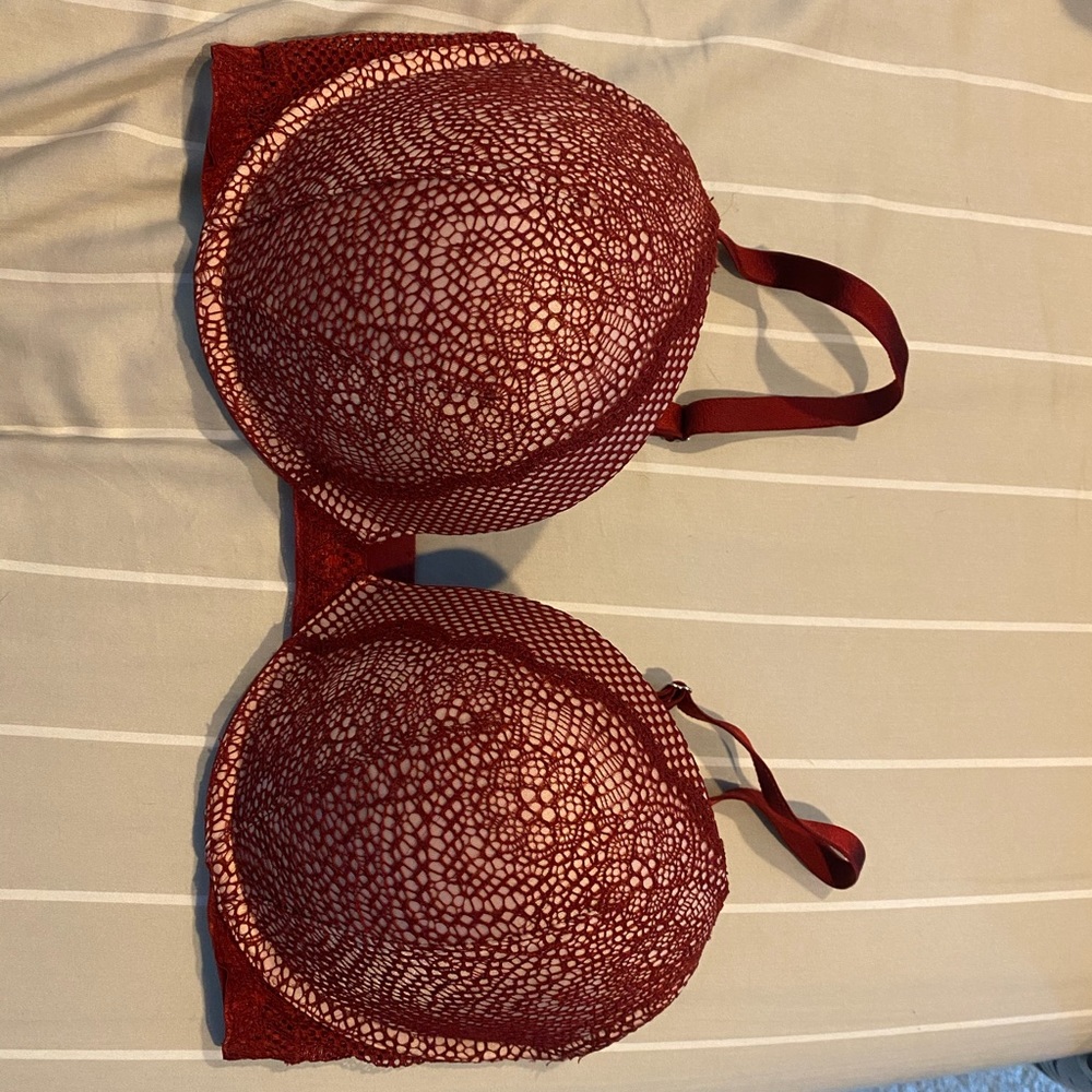 Victoria’s Secret Very Sexy Push-Up Bra 36D maroon